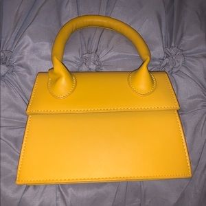 Mustard yellow purse medium size❤️🔥🔥limitedOFFER